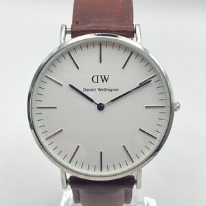 Daniel Wellington Men's Watch 41mm Silver Tone Leather WR 30M New Battery 8.5"